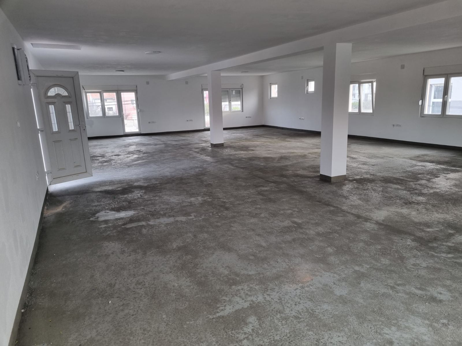 Izdaje se kuce sa poslovnim objektom 5