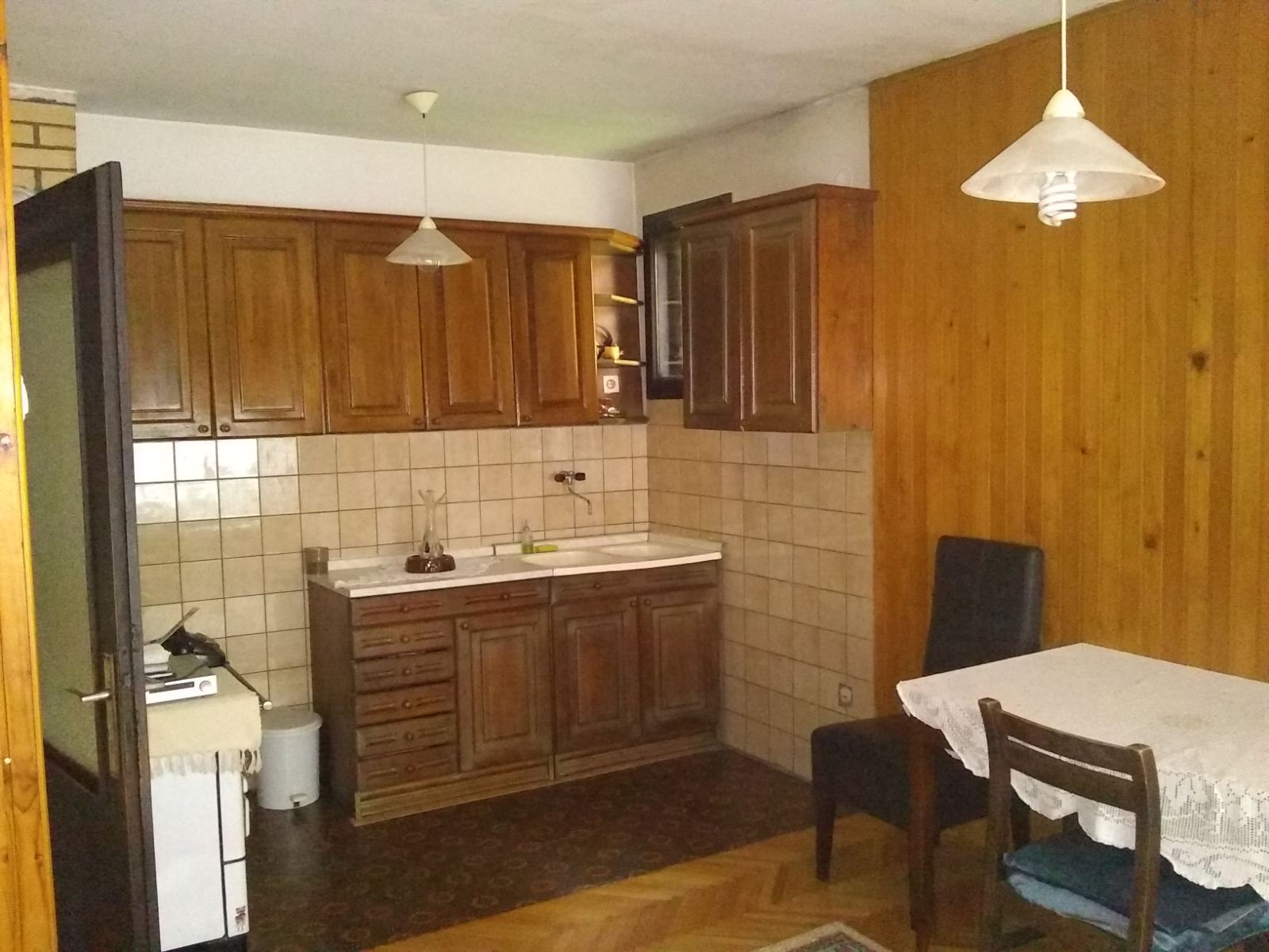 Prodajem kucu u Ljuboviji 9