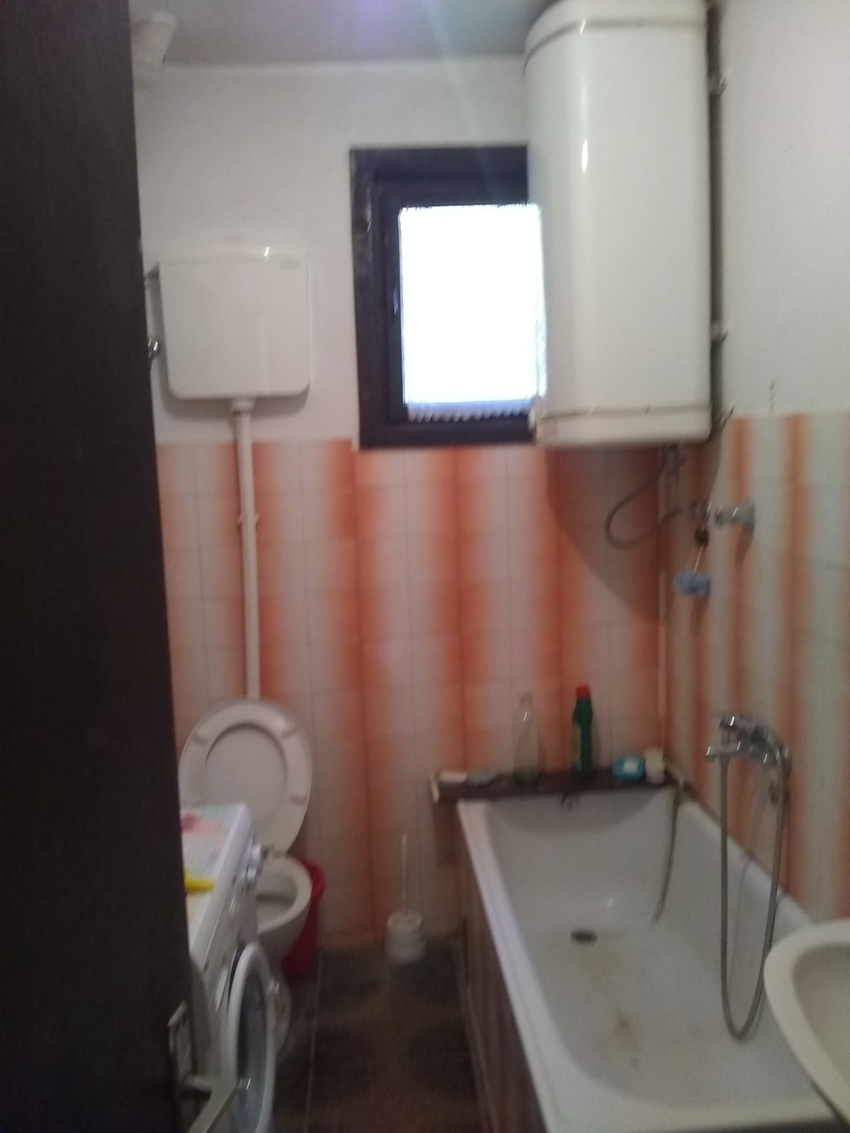 Prodajem kucu u Ljuboviji 10