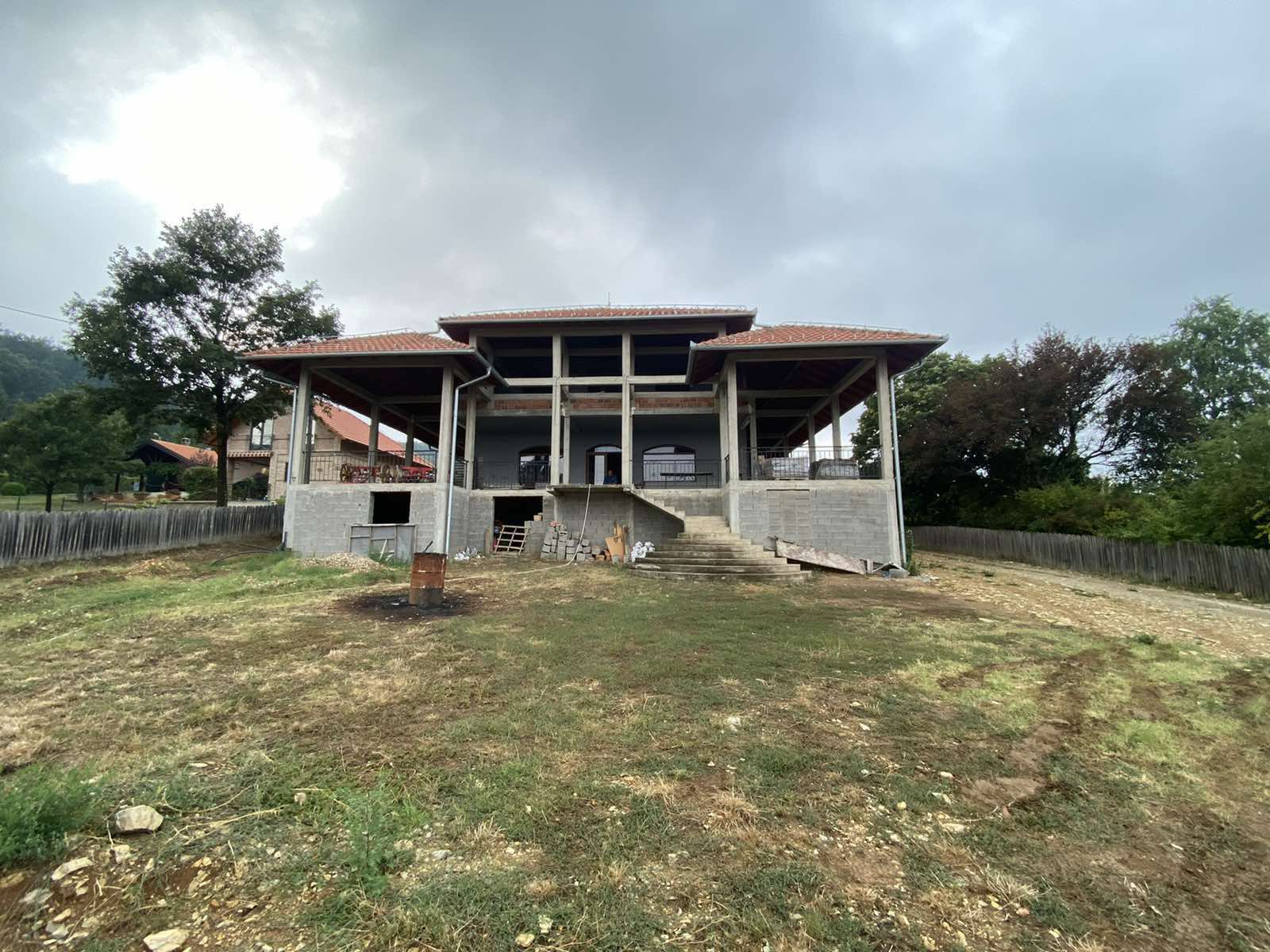 Prodajem objekat na Kosmaju 1