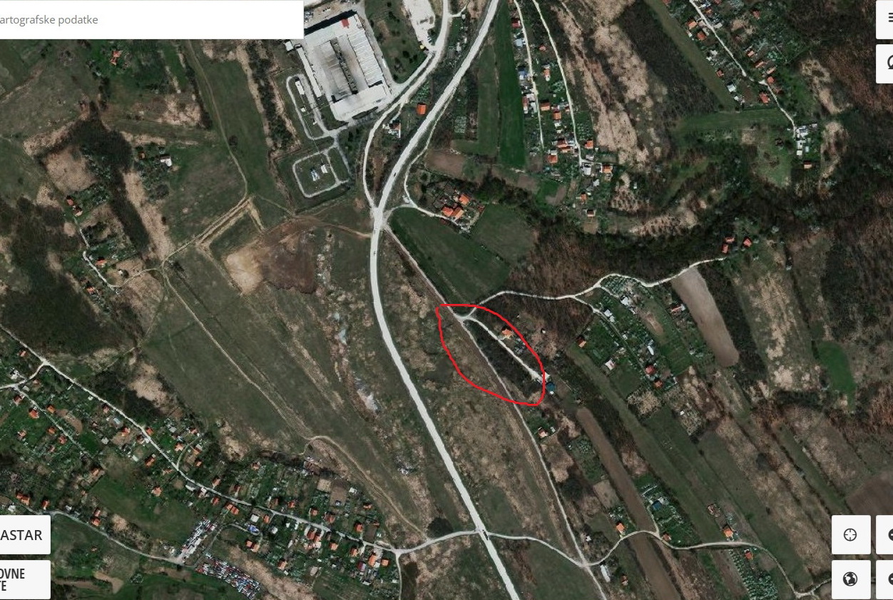 Plac u okolini Bora 2