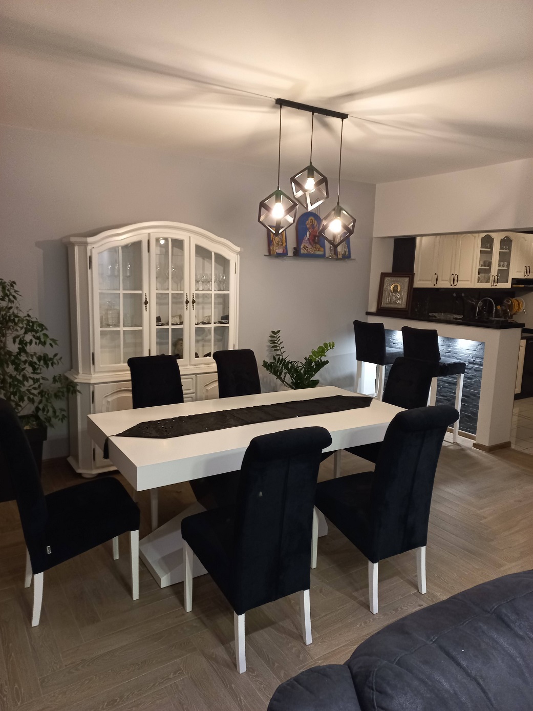 Prodaja kompeletno renovirane kuce sa namestajem 2