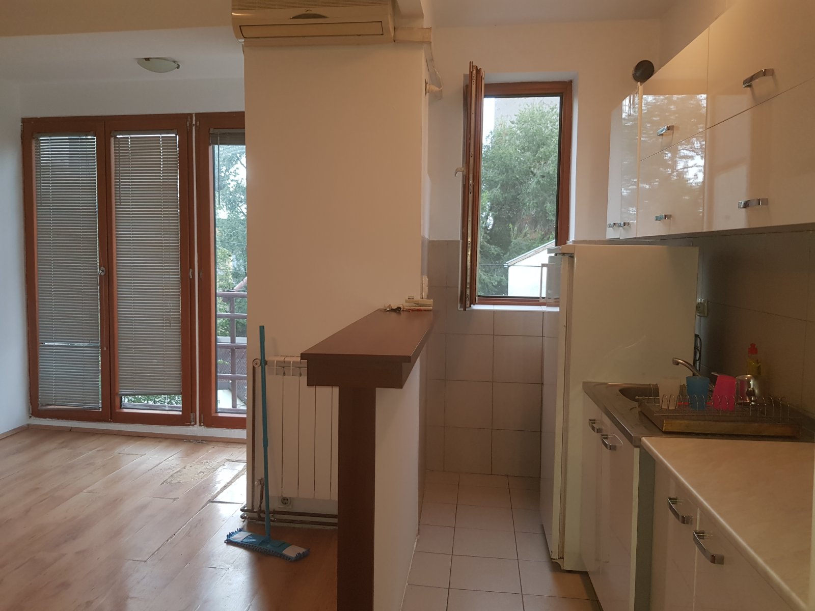 4 0 84m2 kod Botaničke bašte  odvojene 3sobe lođe 2