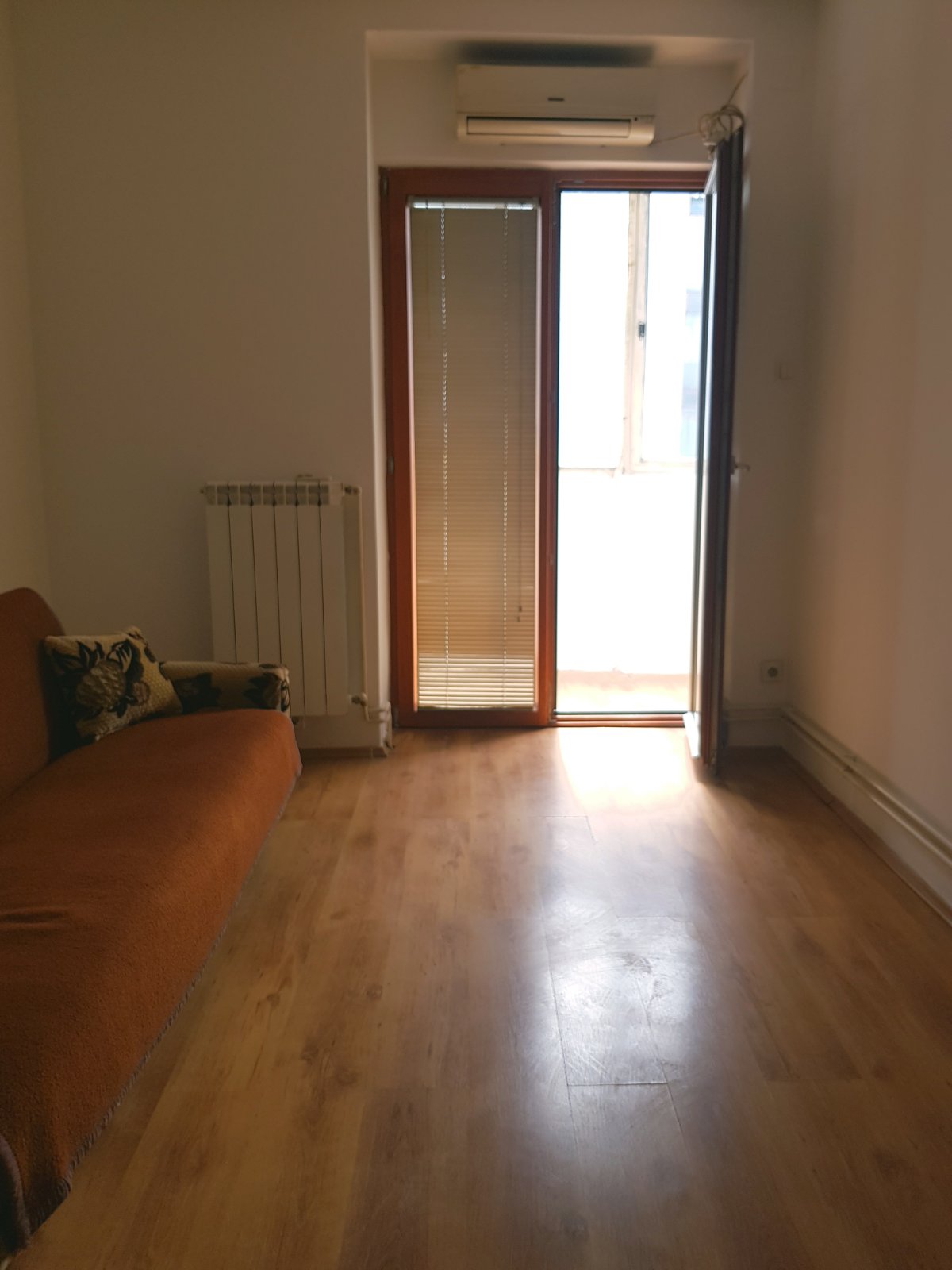 4 0 84m2 kod Botaničke bašte  odvojene 3sobe lođe 5