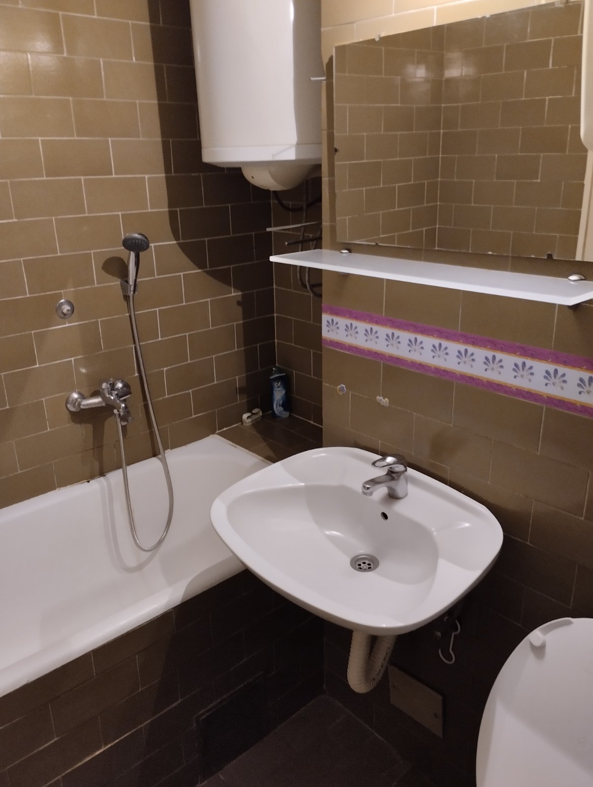 Dvosoban  prazan stan 5