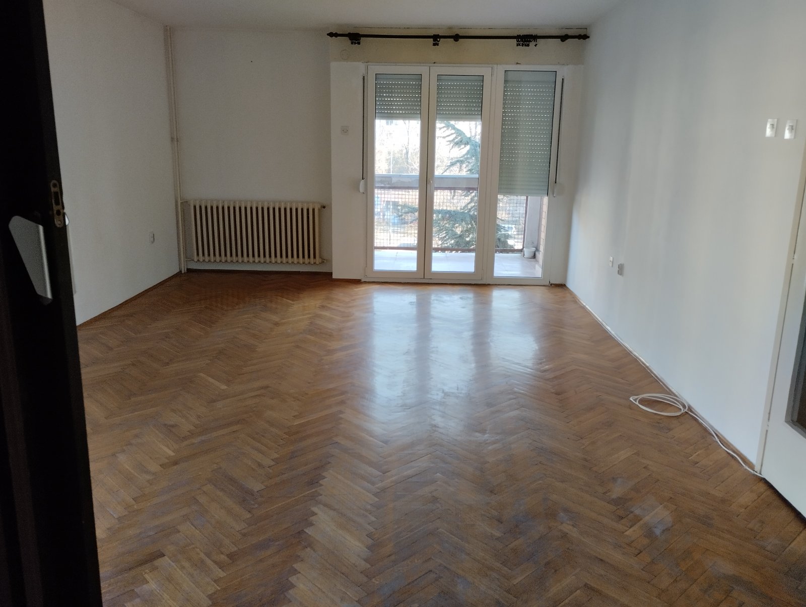 Dvosoban  prazan stan 6