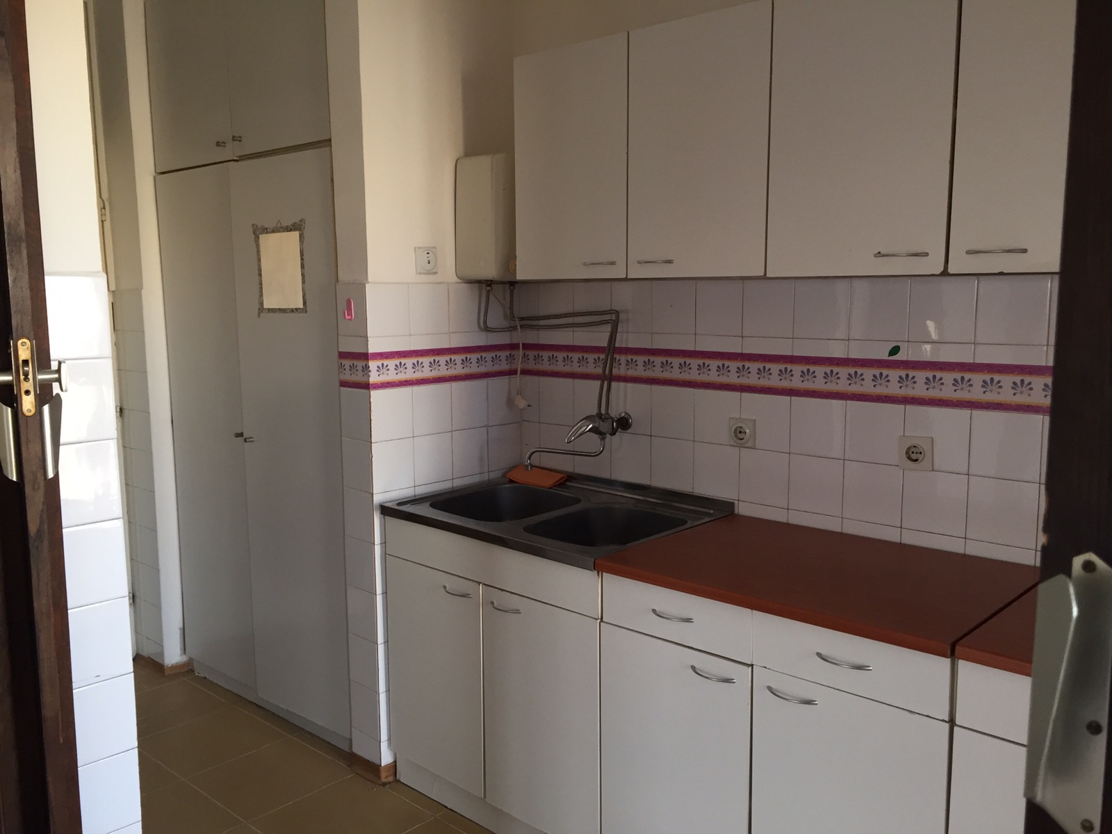 Dvosoban  prazan stan 9