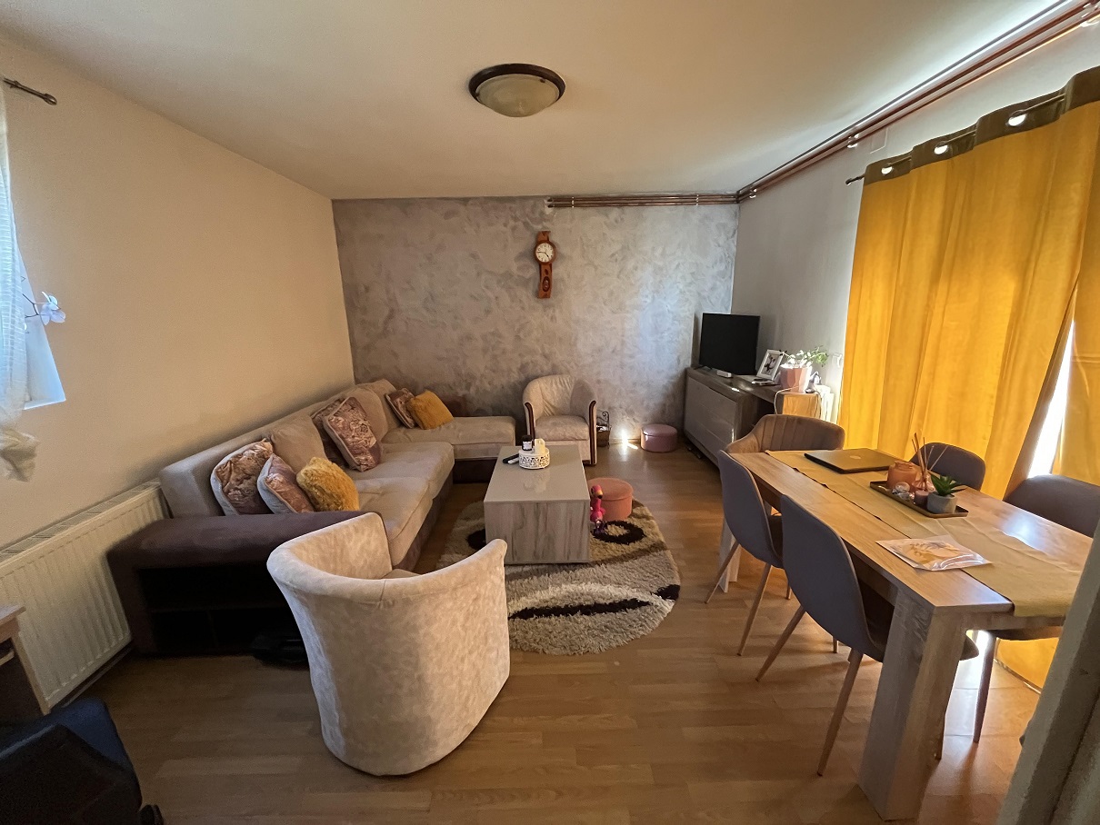 Prodajem kucu Raca 2