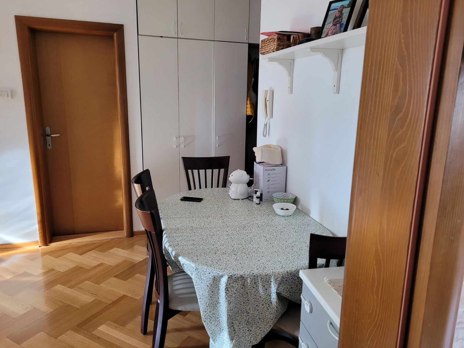 Izdajem dvosoban namešten stan na Vračaru  na duže 4