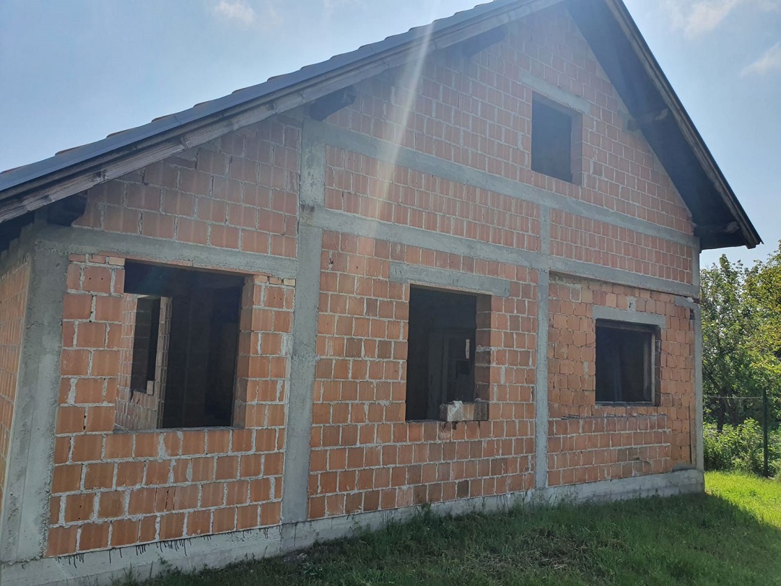 Kuca 160m2 dvoriste 5ari BMW 2010god bazen 6x6m 4