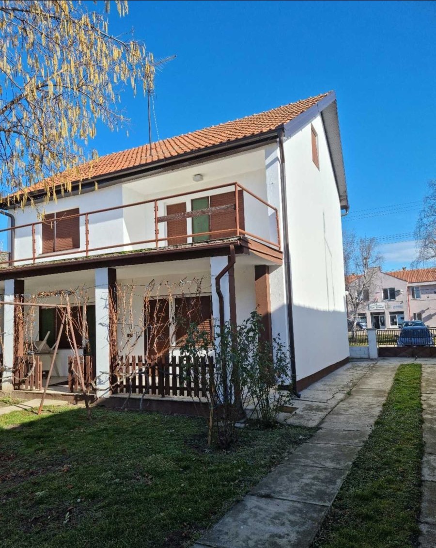 Prodajem kucu u Temerinu 1