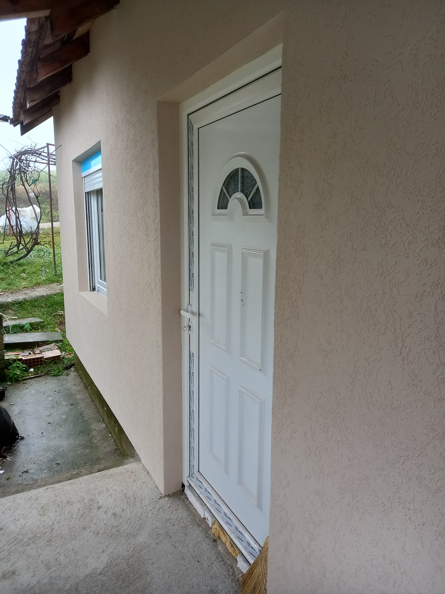 Domacinstvo sa pogledom na Rudnik 3