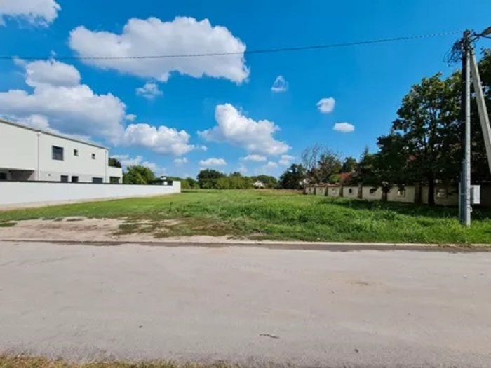 Ekskluzivan plac u naselju Dolina Kertvaros 3