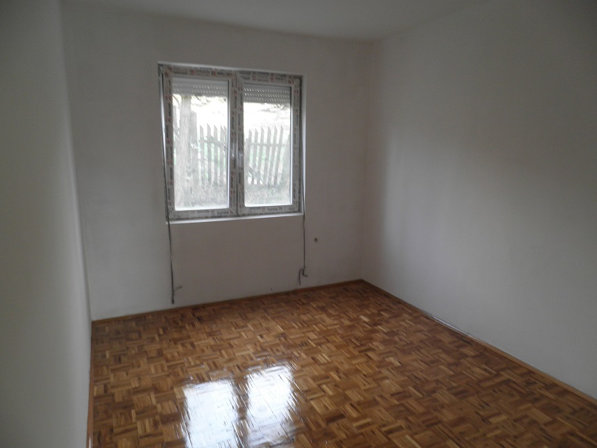 Prodajem kucu u Kraljevu 2