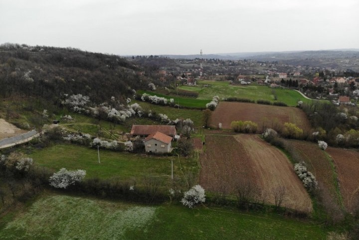 Plac Parcani 210ari gradsko gradj zemlj sa sopstvenim izvorom 5