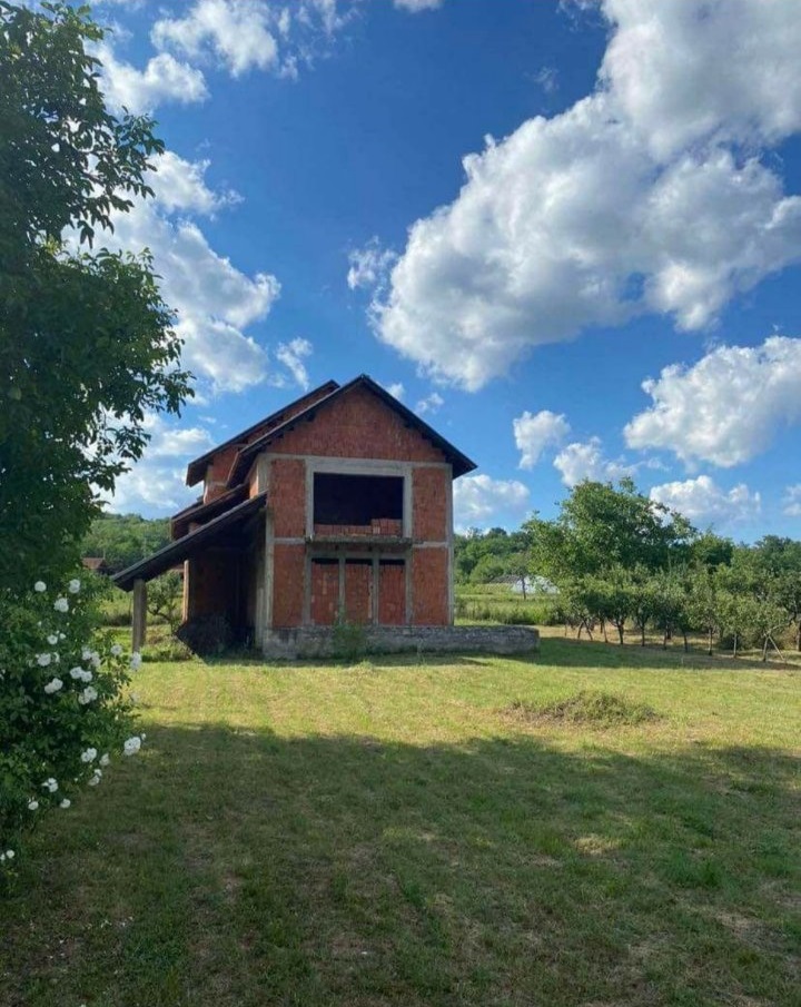 Kuca u okolini Trstenika 1