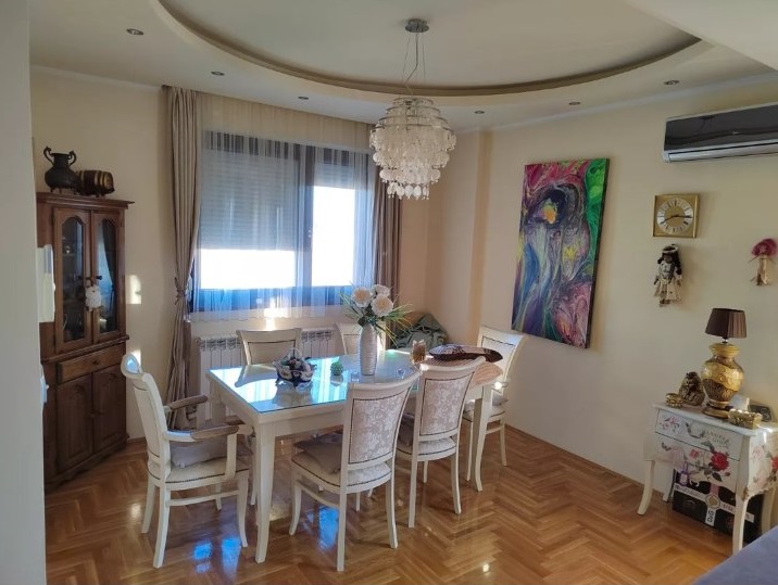 Na prodaju duplex u centru Indjije 2