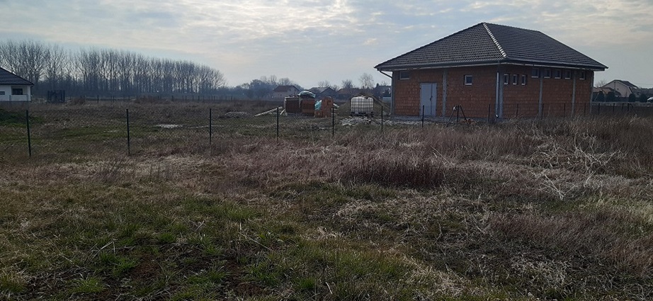 Gradjevinski plac sa pomocnim objektom u Rumenci 1