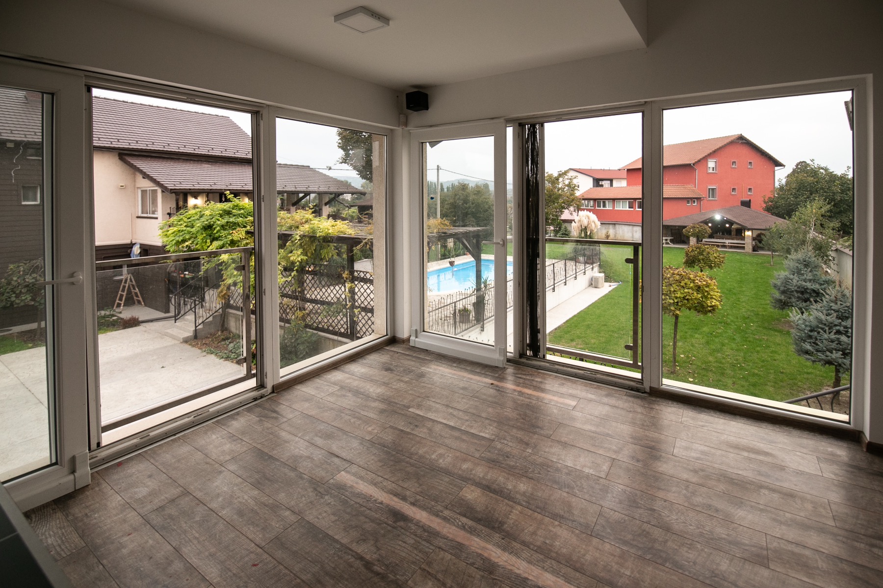 Luksuzna vila sa bazenom 3