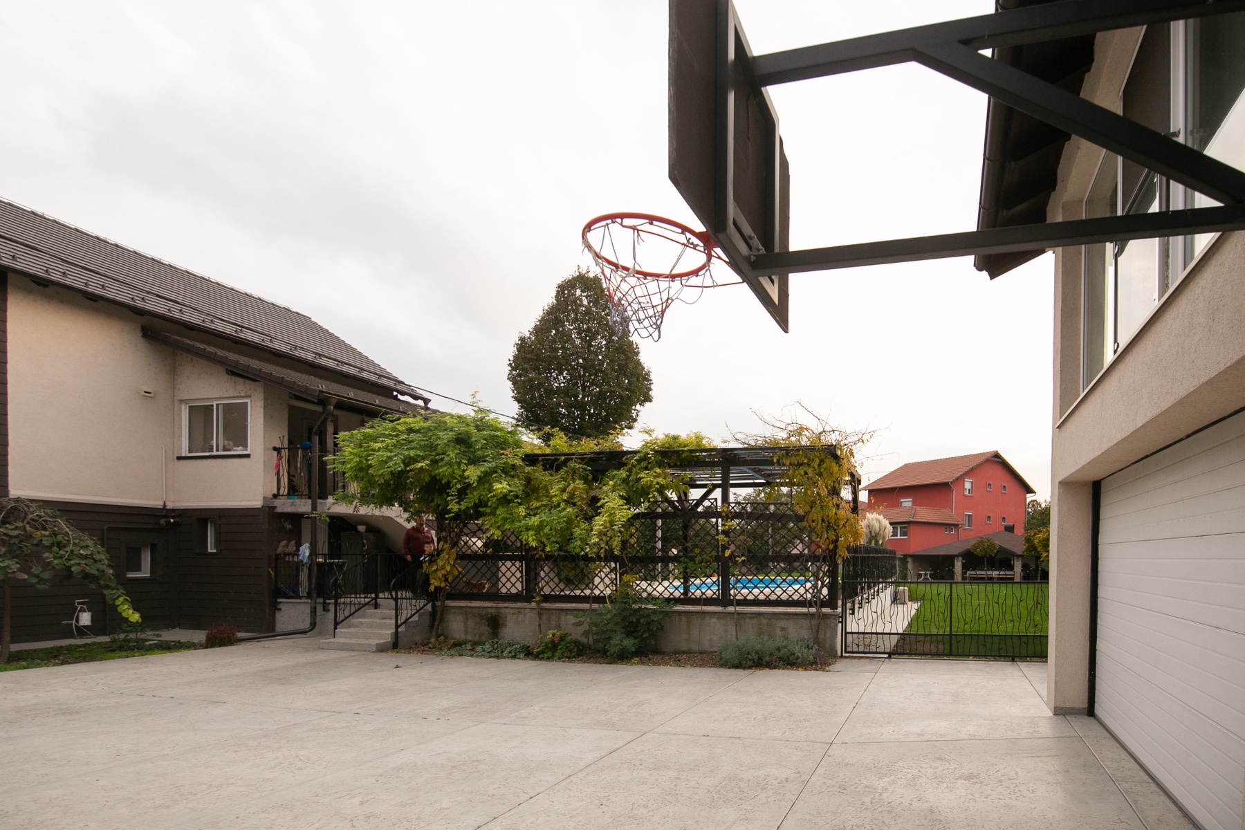 Luksuzna vila sa bazenom 4