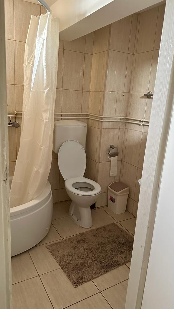 Izdaje se trosoban stan u centru 3