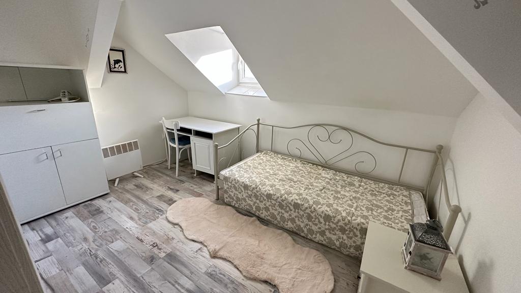 Izdaje se trosoban stan u centru 4