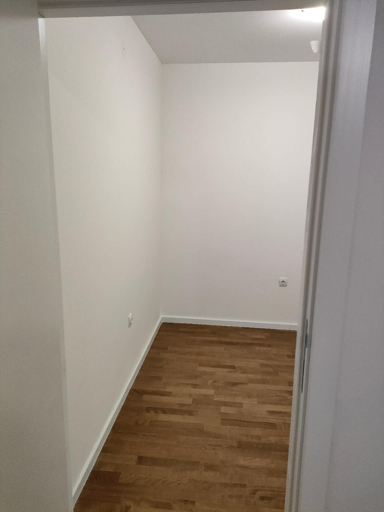 Izdaja Polunamesten Stan  41m2  Veternik 5