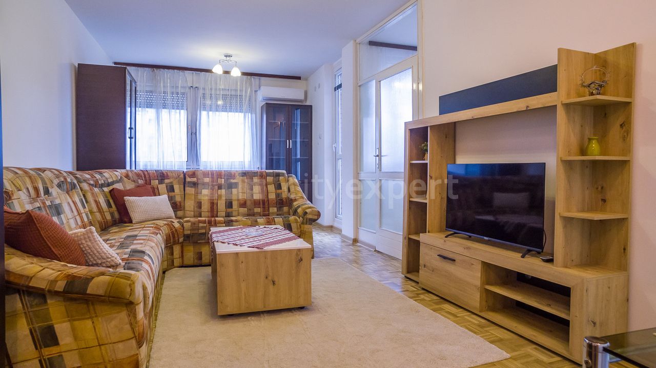 Jedno i po soban stan na Voždovcu  lepo namesten 1