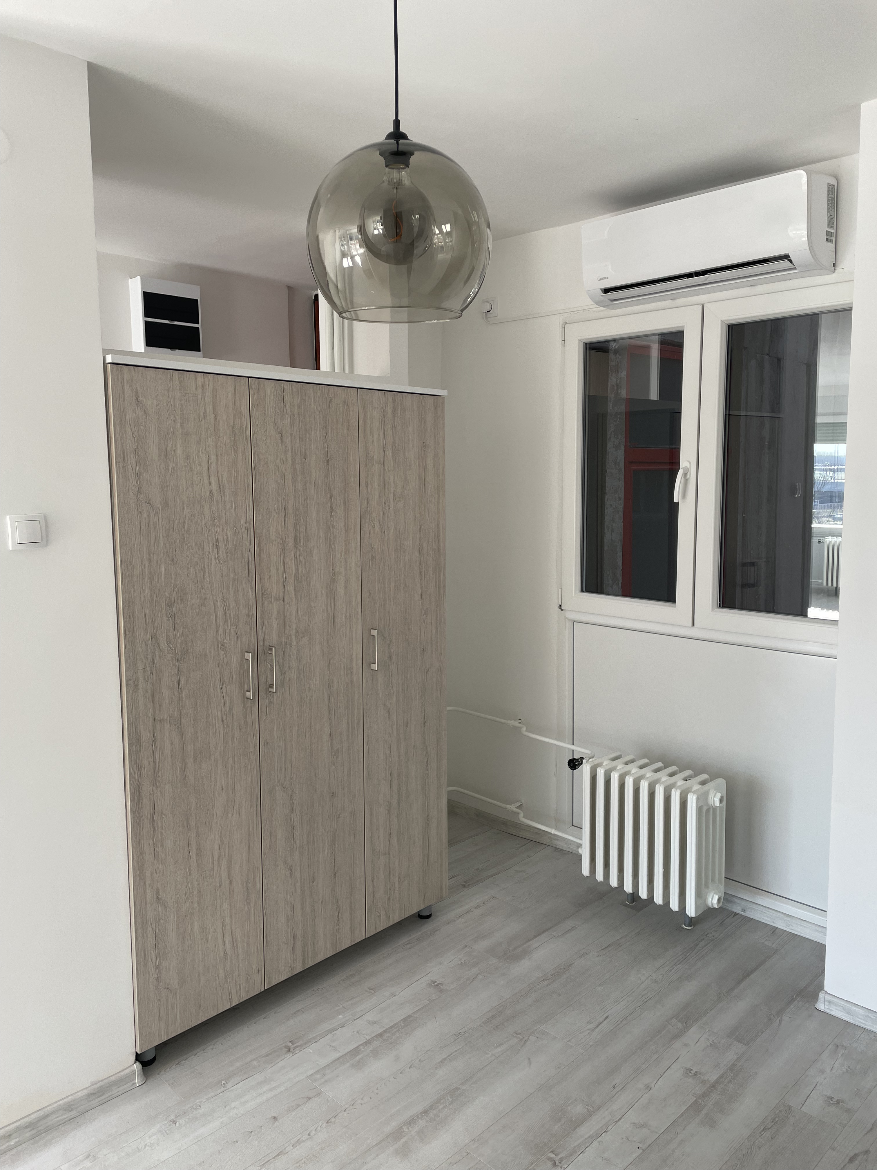 Nedavno renoviran  sunčan i prostran stan u Milutina Milankovića 9