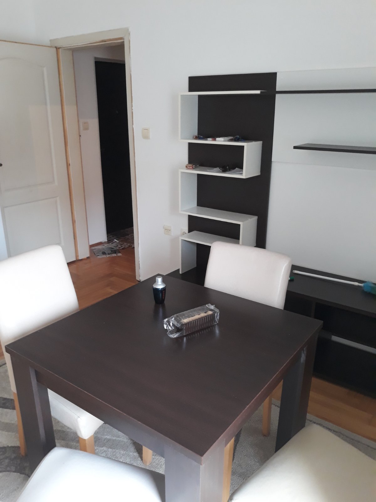 Izdaje se stan  Novi Sad Podbara 2