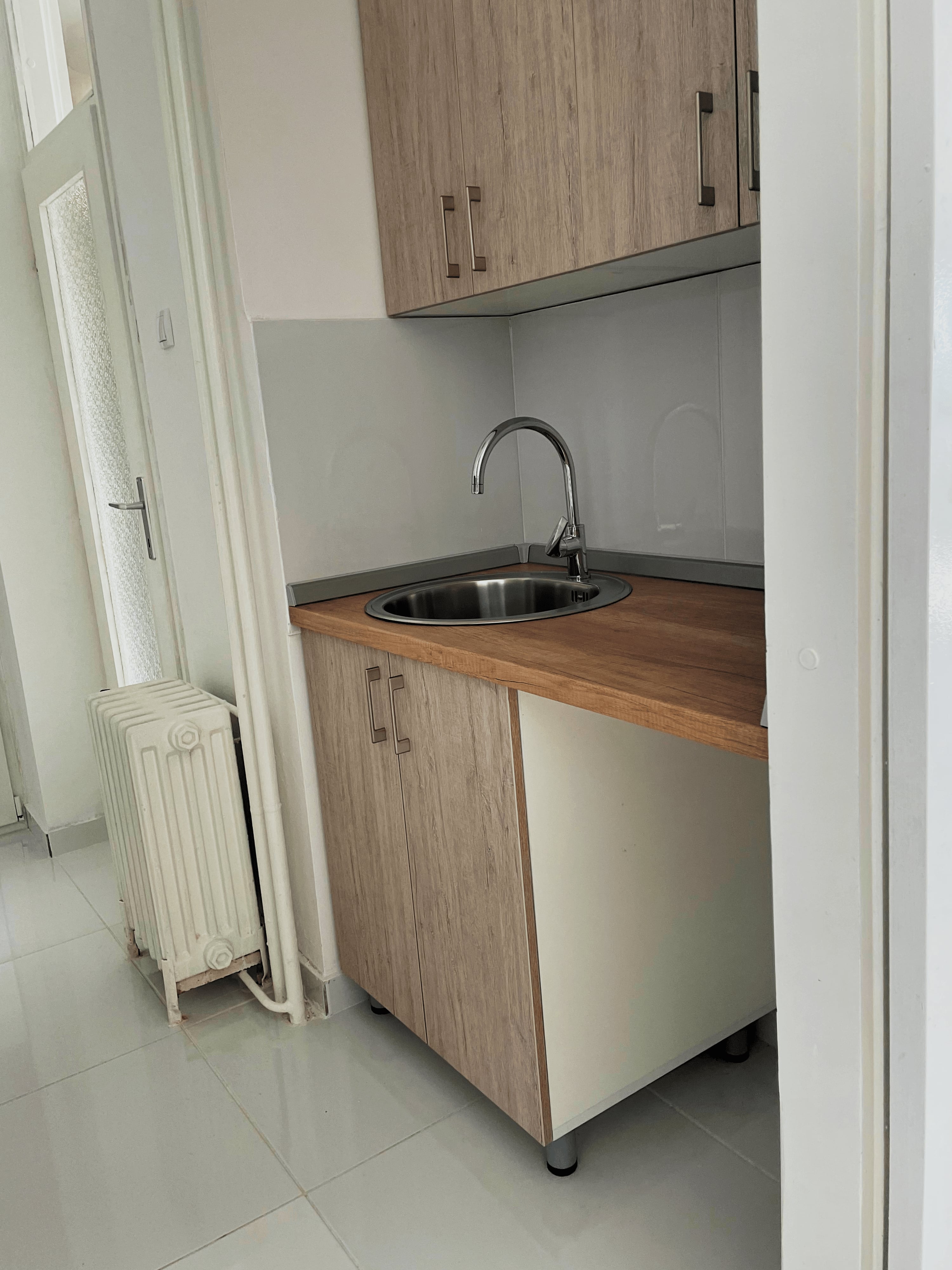 Nedavno renoviran  sunčan i prostran stan u Milutina Milankovića 6