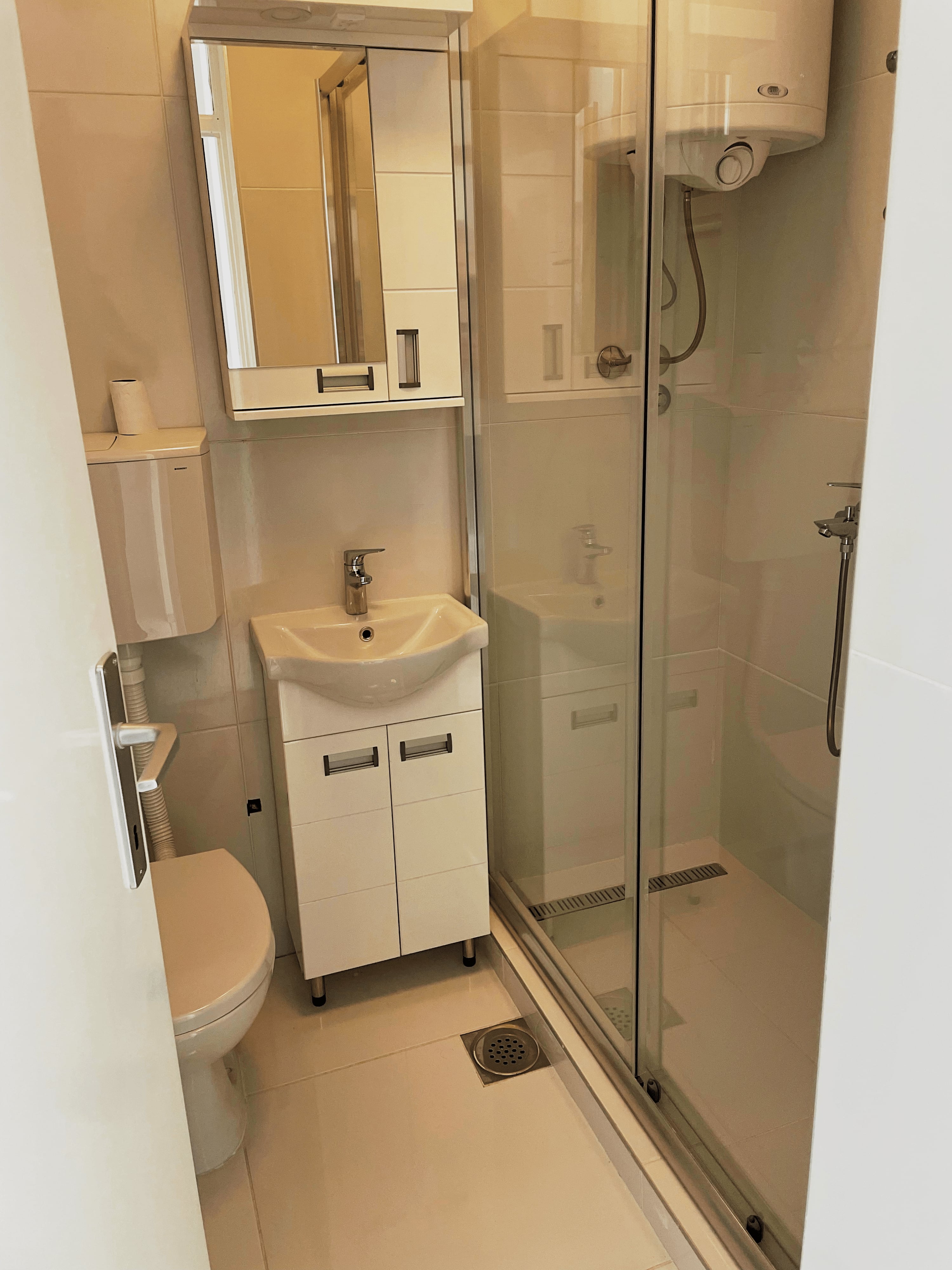 Nedavno renoviran  sunčan i prostran stan u Milutina Milankovića 5