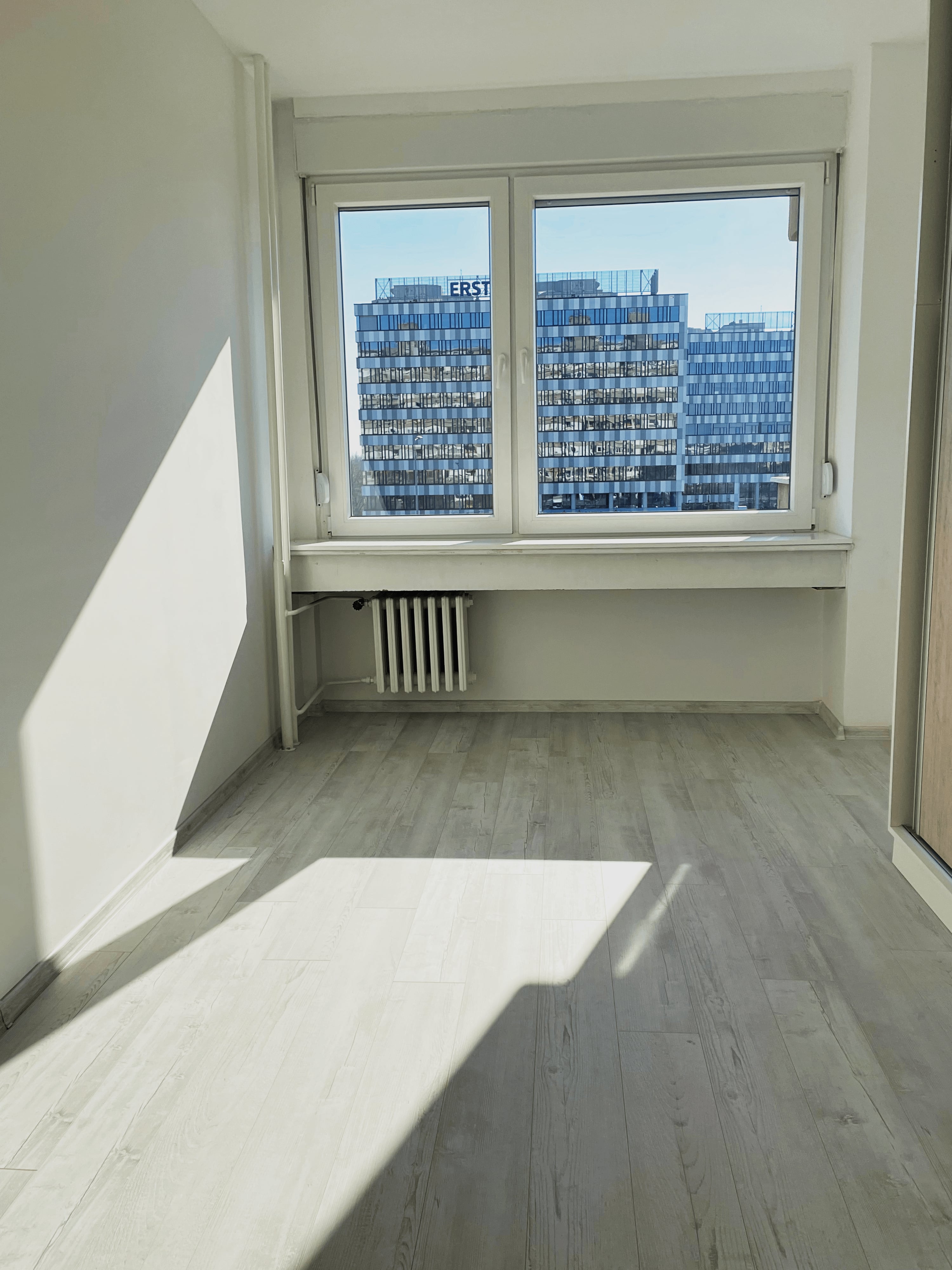 Nedavno renoviran  sunčan i prostran stan u Milutina Milankovića 2