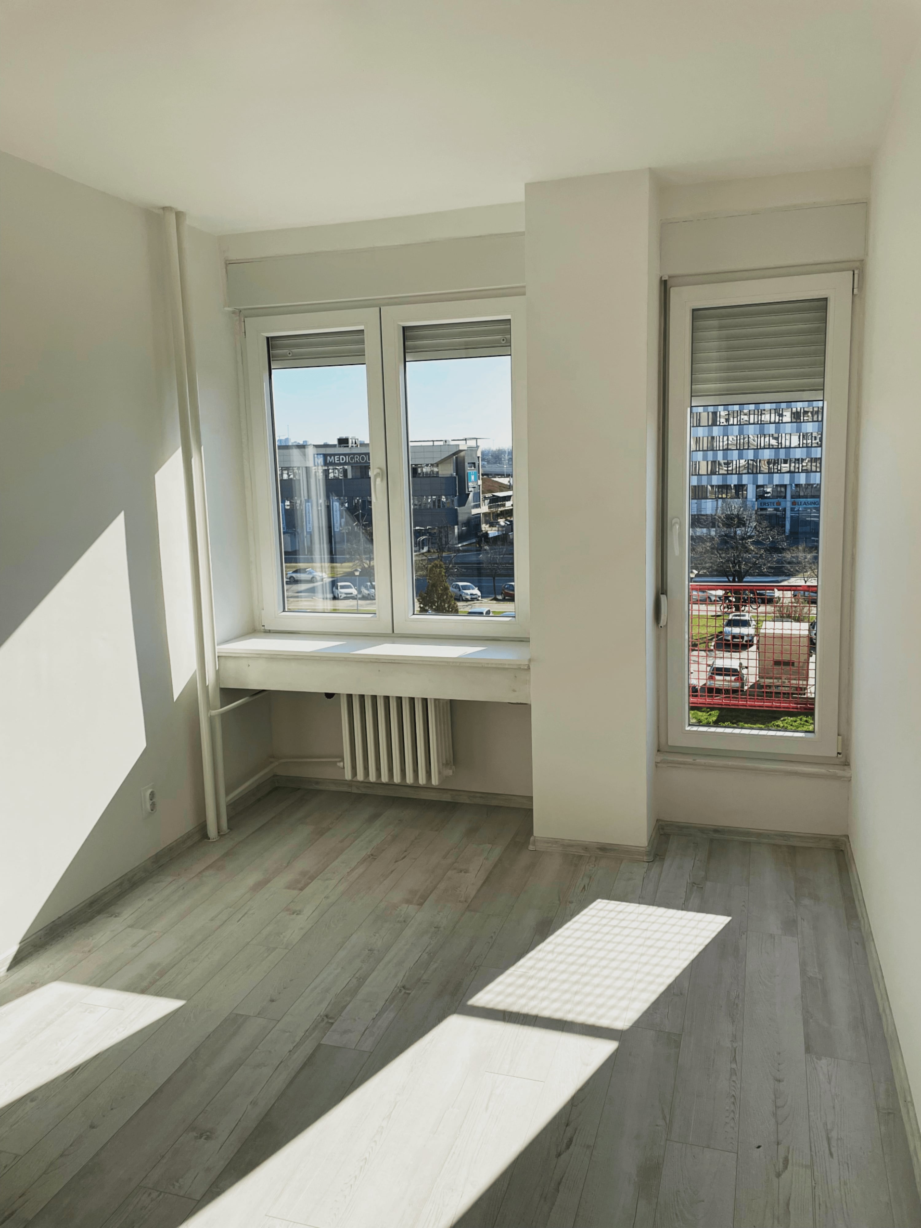 Nedavno renoviran  sunčan i prostran stan u Milutina Milankovića 3