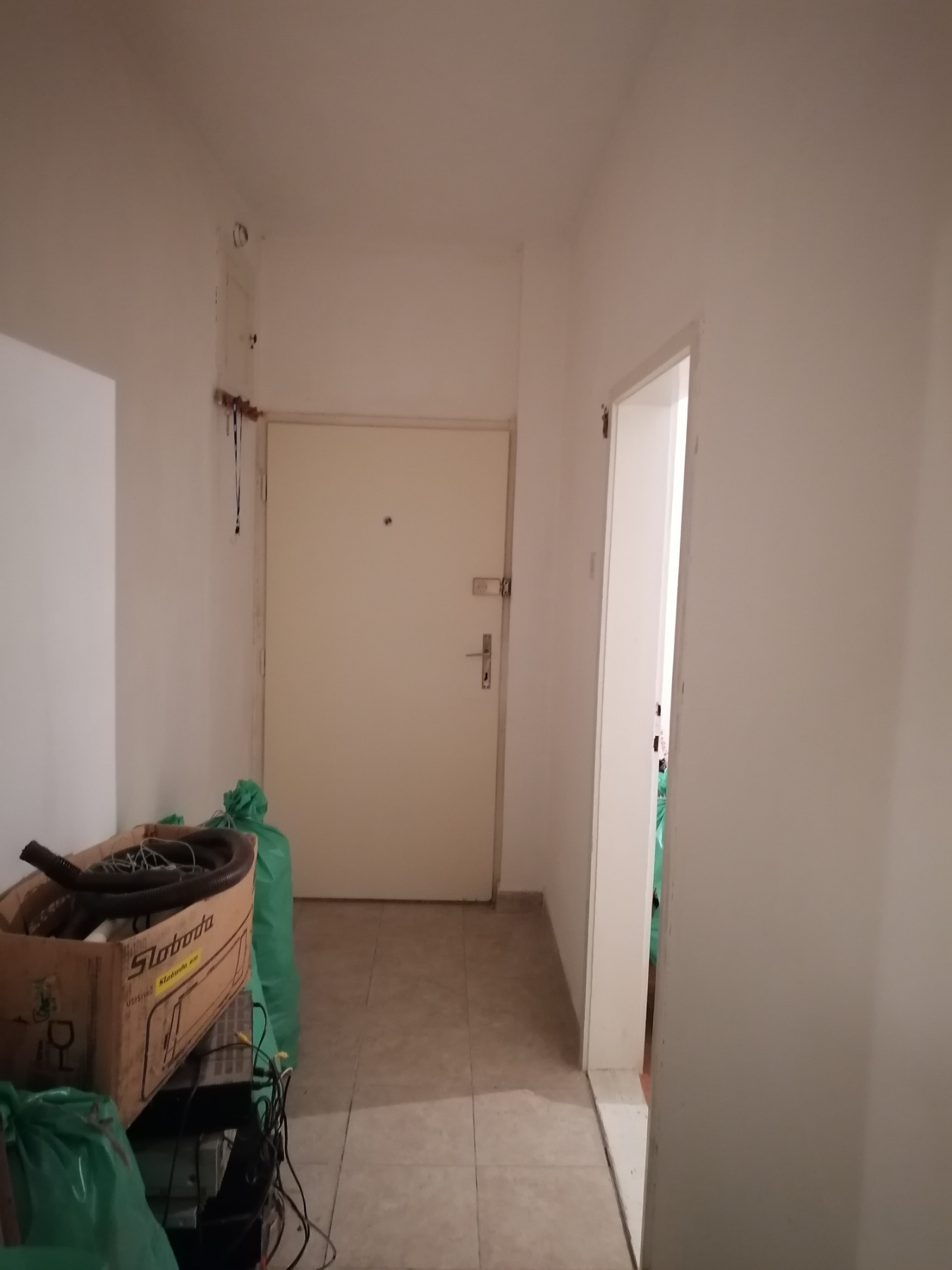 CELAREVO DVOSOBAN STAN UKNJIZEN  54 M2 CENA 35000E 4