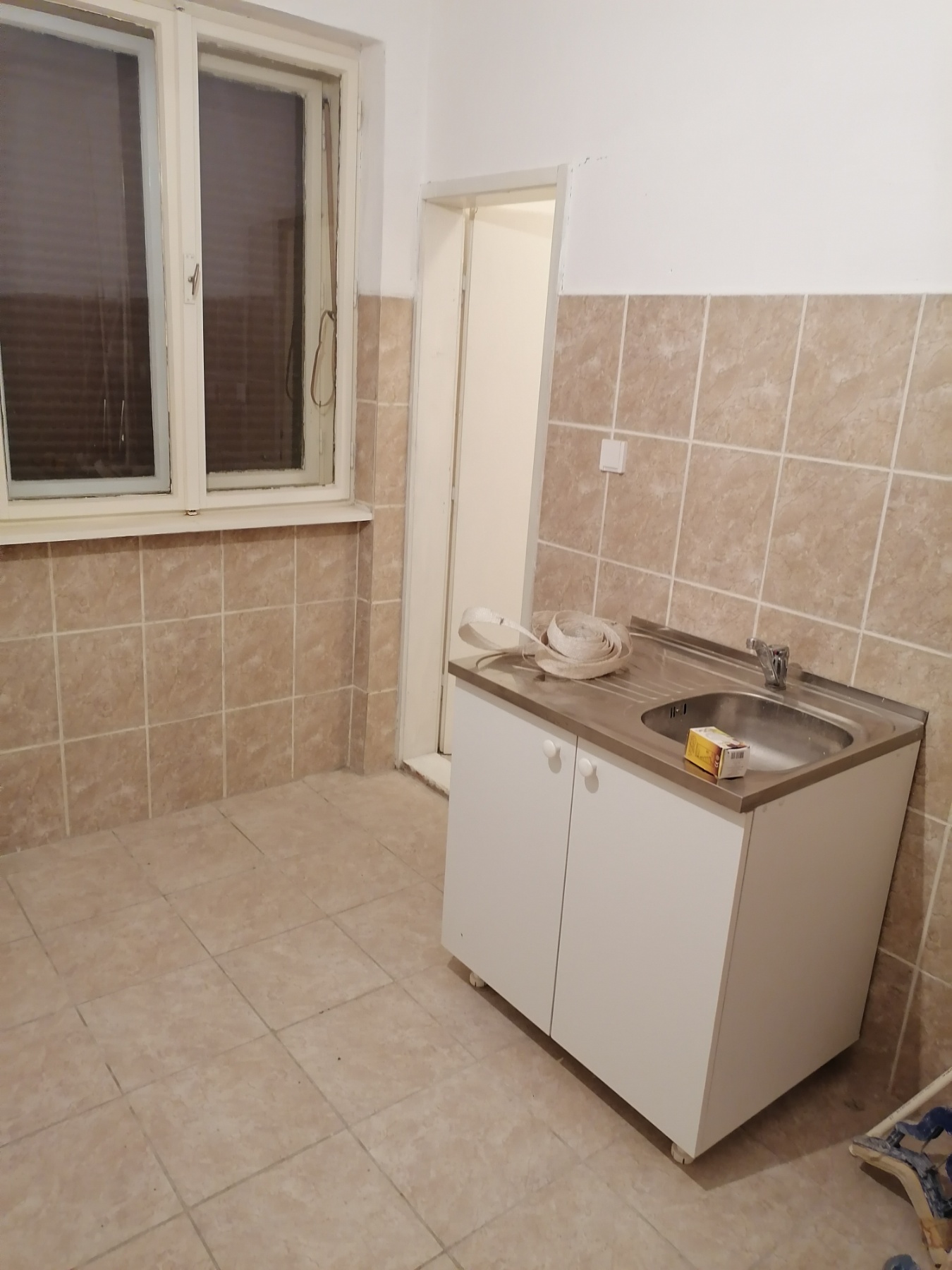 CELAREVO DVOSOBAN STAN UKNJIZEN  54 M2 CENA 35000E 1