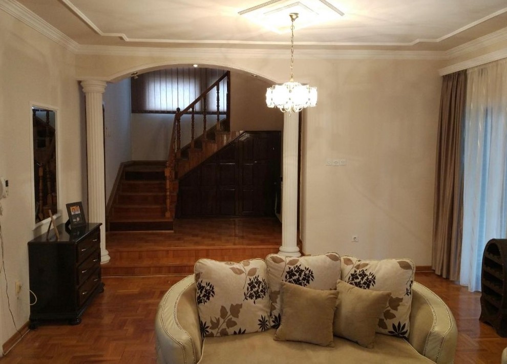 Kuća i Poslovne zgrade na prodaju 3