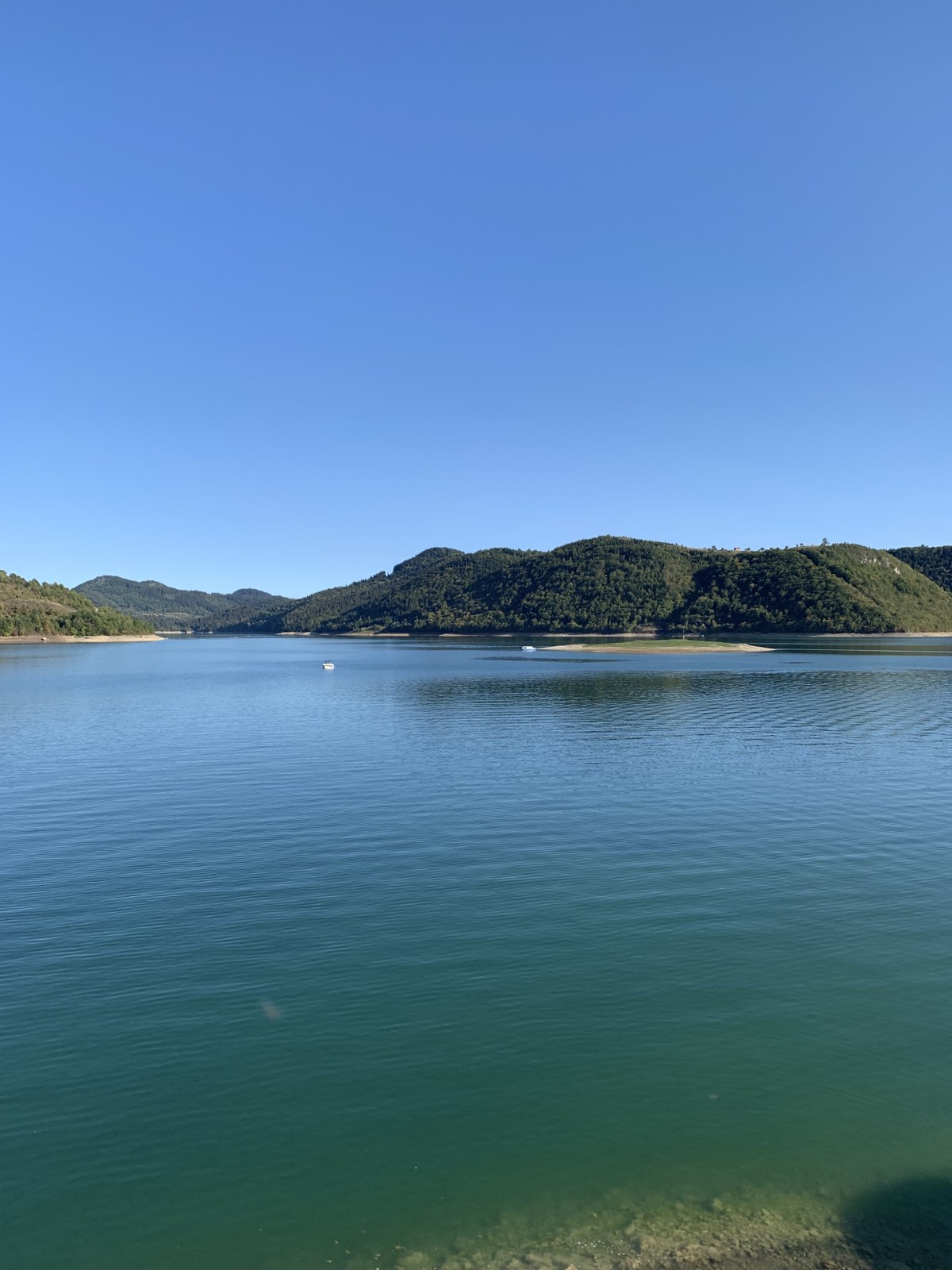 Prodajem zemljiste kod Zlatarskog jezera 1