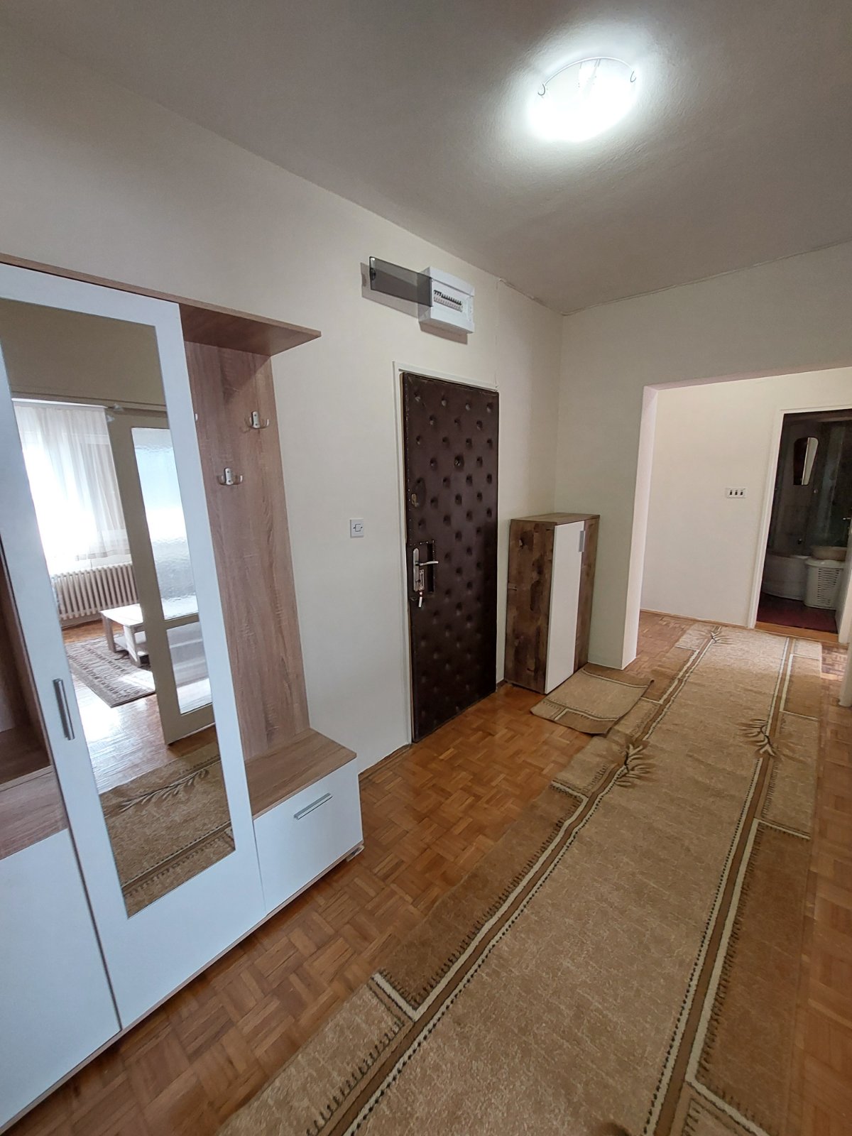 Namešten stan kod Aviv parka na Konjarniku 5