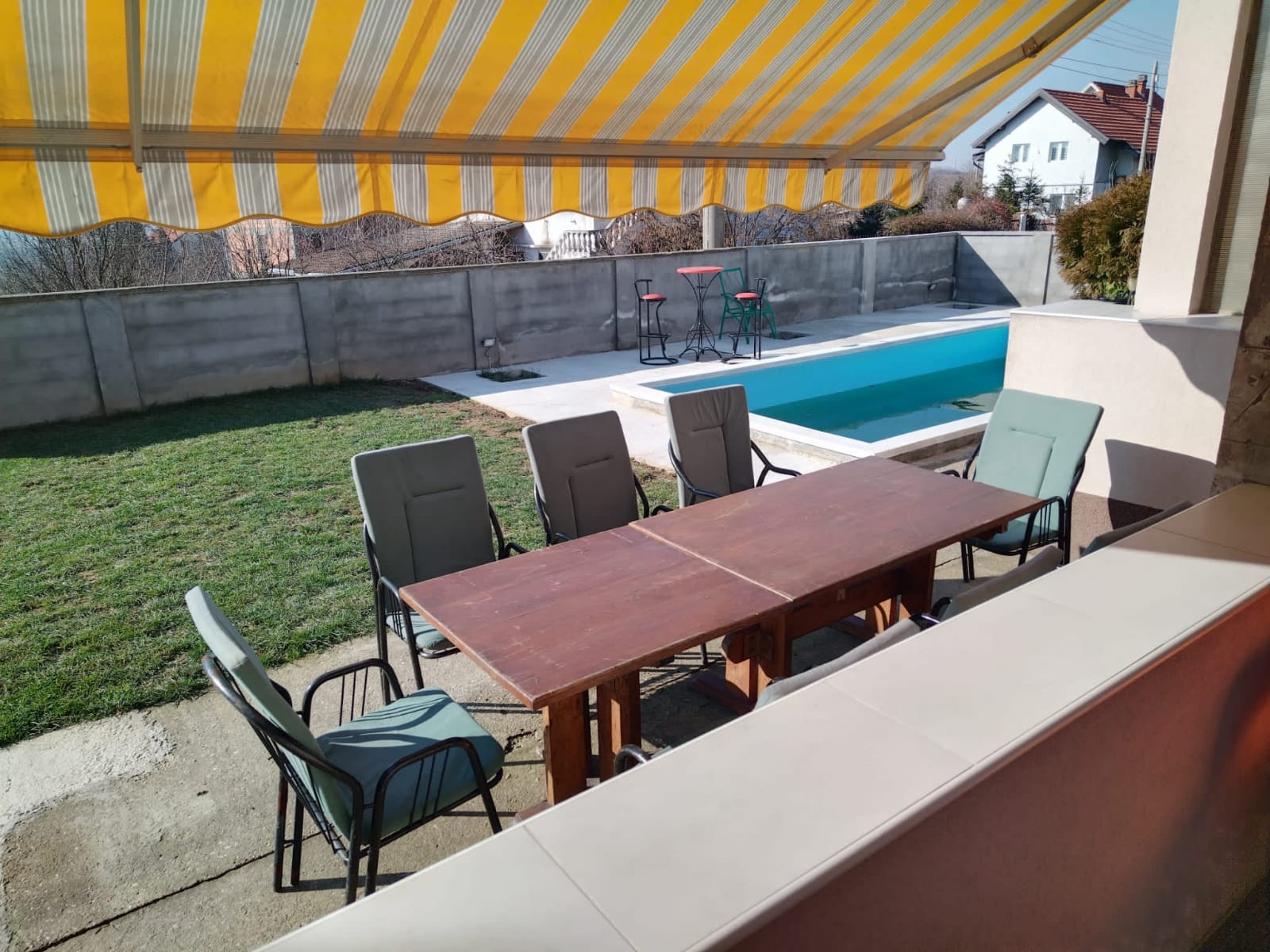 Kuca sa bazenom 105m2 2