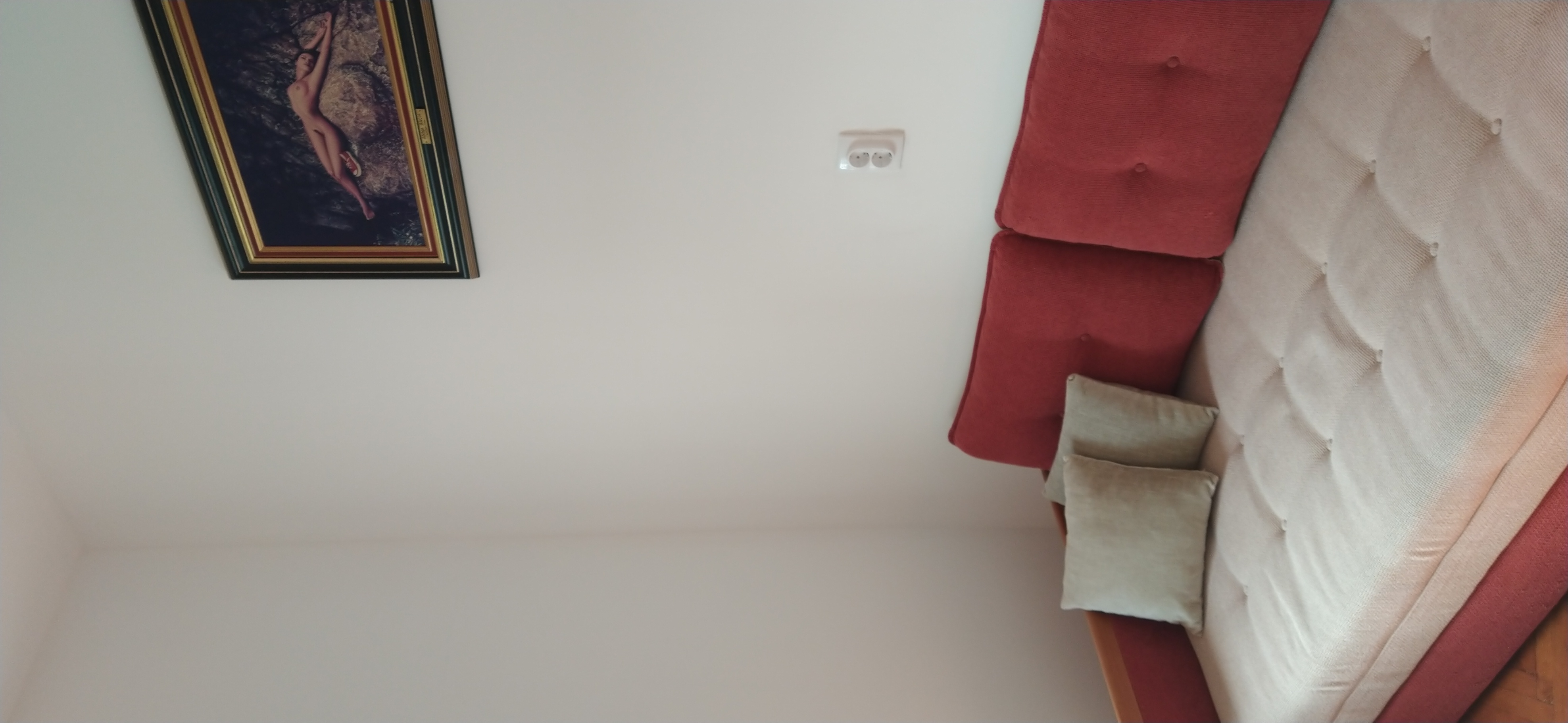 Издајем једнособан стан у центру Београда намештен 4