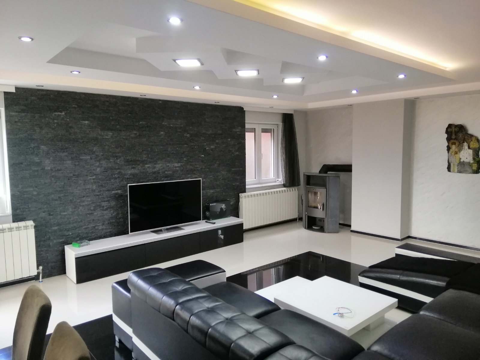 Prodajem kucu na glavnom putu Loznica Sabac 2