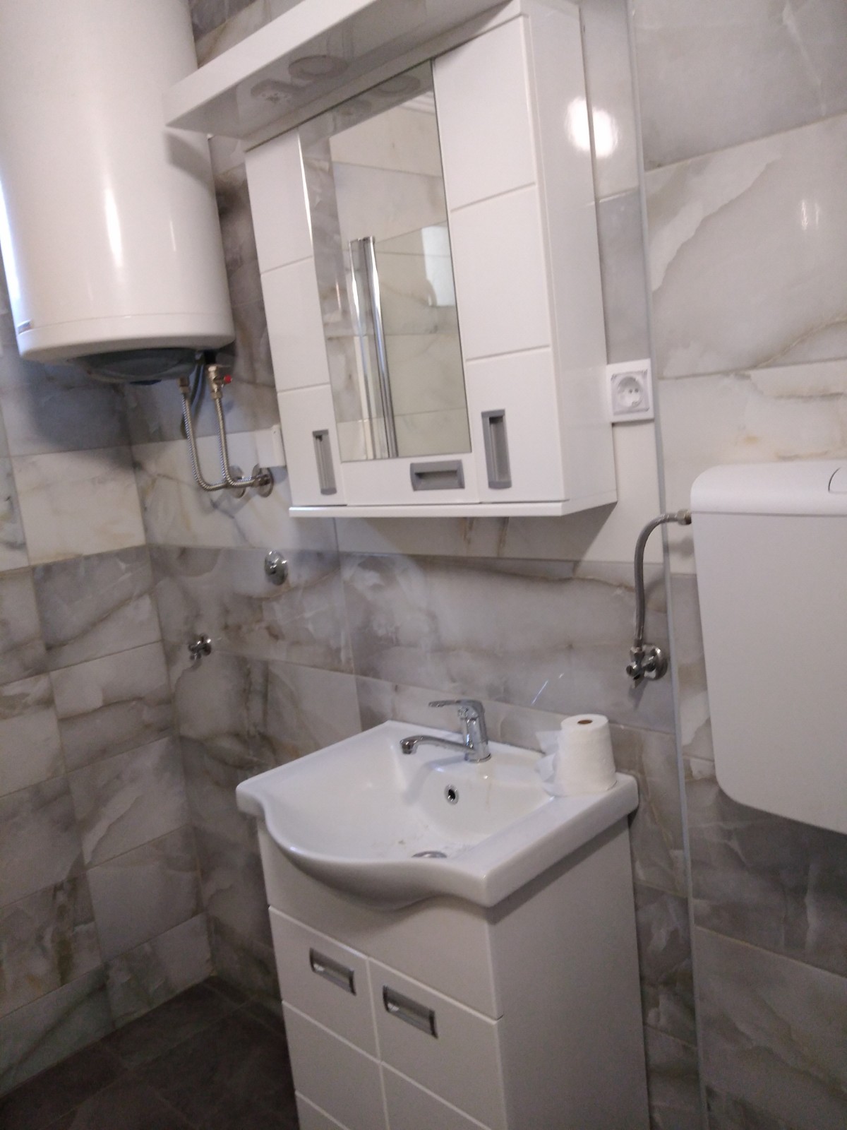 Izdajem stan u Rumi 2