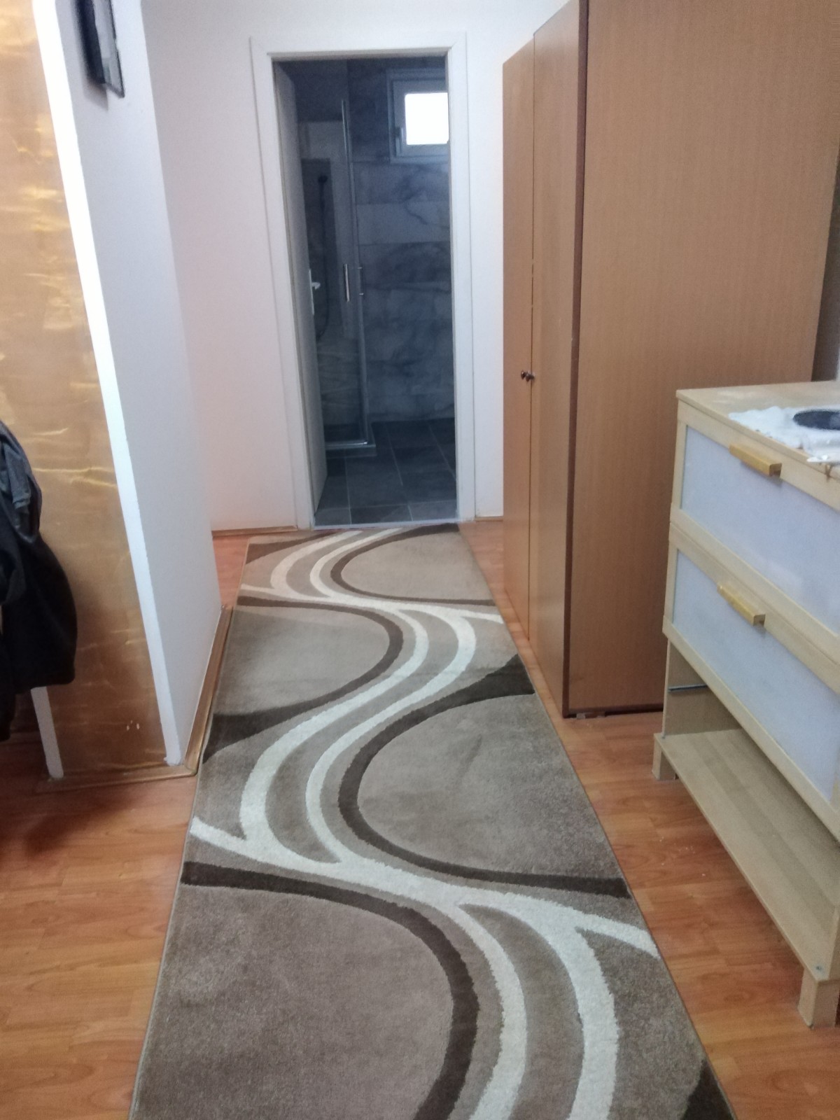 Izdajem stan u Rumi 3