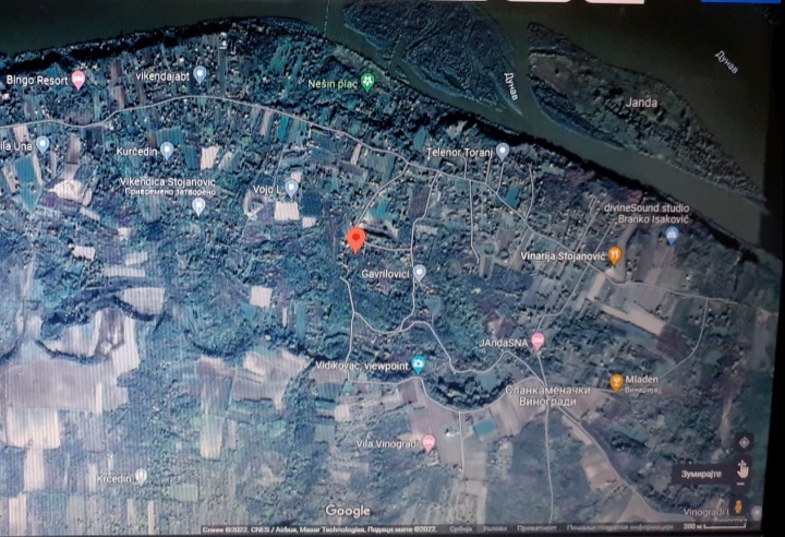 Prodajem plac u Slankamenu 3