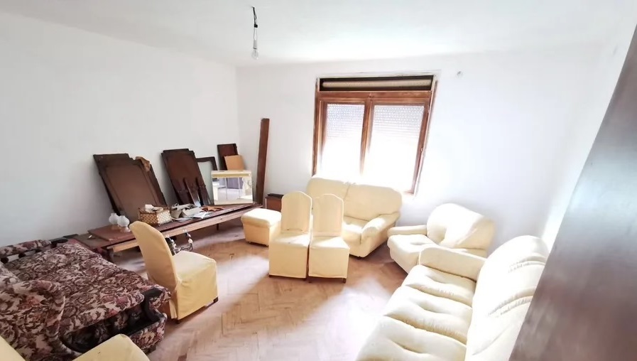 Velika kuca kod Prokuplja 4