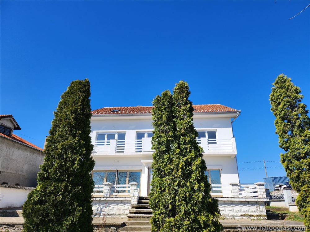 Odmah useljiva fantastična kuća 1