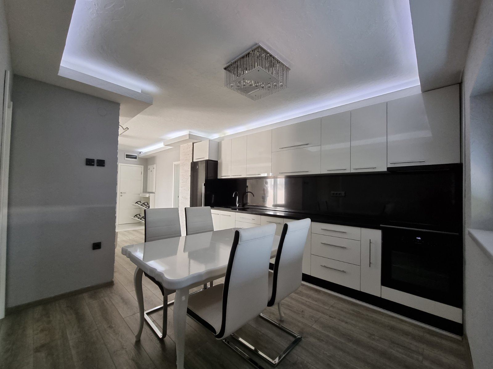 Luksuzno opremljen 3 soban stan u centru Smedereva 2