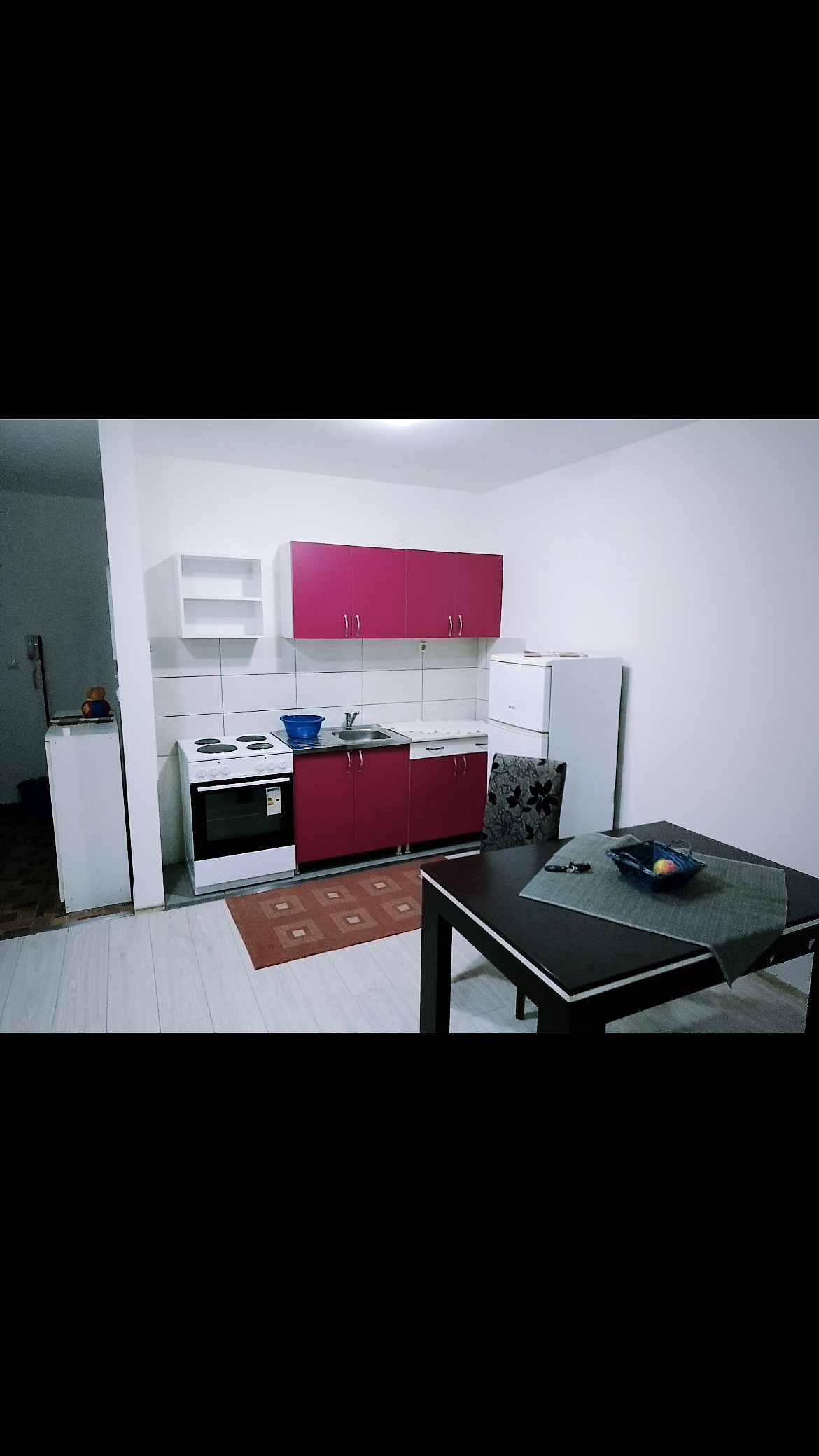 Издајем комплетно намештен стан у Борчи 3