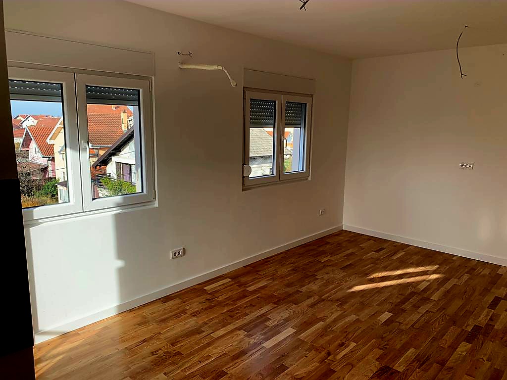 Kotež uknjizeni stanovi od 41 i 43 kvadrata  vlasnik direktna prodaja 4